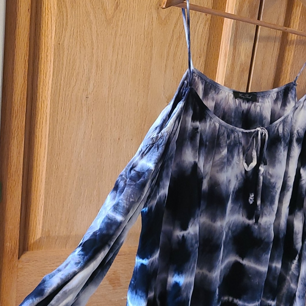 COLD SHOULDER FLOWY TOP - Picture 4 of 9